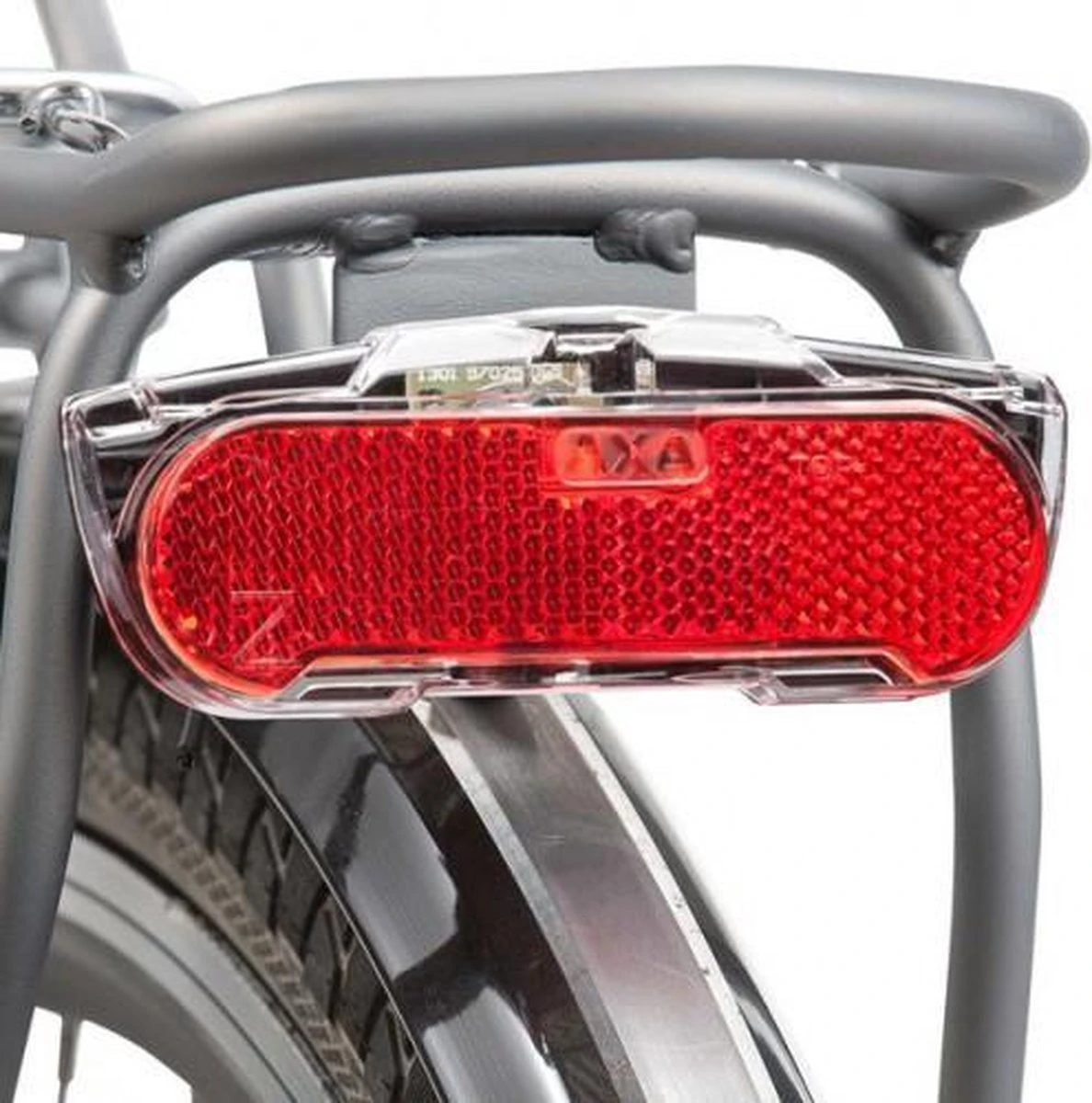 AXA Slim Steady – Fiets Achterlicht - LED Fietsverlichting - 50 Mm - Rood 6 AXA Slim Steady – Fiets Achterlicht - LED Fietsverlichting - 50 Mm - Rood - Afbeelding 4