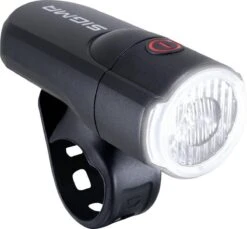 Sigma Sport AURA 30 Fietsverlichting Set - Led Koplamp 30 Lux - CURVE Achterlicht - Inclusief Batterijen 31 Sigma Sport AURA 30 Fietsverlichting Set - Led Koplamp 30 Lux - CURVE Achterlicht - Inclusief Batterijen -Fietsuitrusting Winkel 1200x1112 2