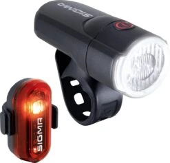 Sigma Sport AURA 30 Fietsverlichting Set - Led Koplamp 30 Lux - CURVE Achterlicht - Inclusief Batterijen 21 Sigma Sport AURA 30 Fietsverlichting Set - Led Koplamp 30 Lux - CURVE Achterlicht - Inclusief Batterijen -Fietsuitrusting Winkel 1200x1153 7