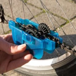 MMOBIEL Fietsketting Reiniger Schoonmaak Schrobber Met Roterende Borstels - Ketting En Versnelling Cleaner Fiets Onderhoud Gereedschap Set Accessoires Voor Race Fietsen En Mountainbikes -Fietsuitrusting Winkel 1200x1200 1106