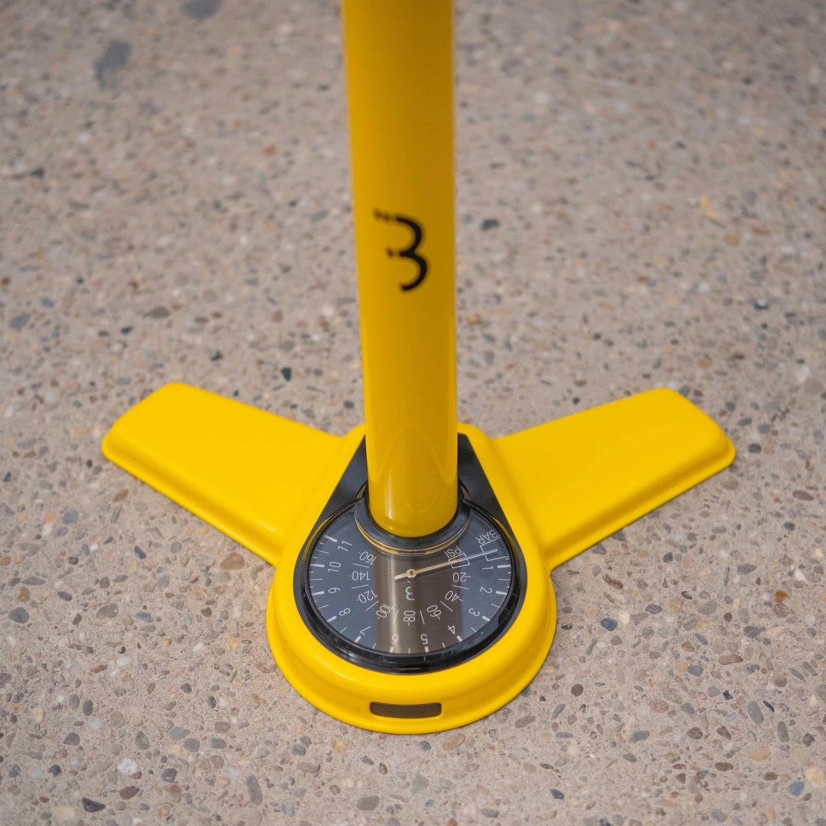 BBB Cycling AirSteel Fietspomp Met Drukmeter - Fiets Pomp Racefiets En Mountainbike - Voetpomp Extra Lang 11 Bar - Geel - BFP-27 6 BBB Cycling AirSteel Fietspomp Met Drukmeter - Fiets Pomp Racefiets En Mountainbike - Voetpomp Extra Lang 11 Bar - Geel - BFP-27 - Afbeelding 4