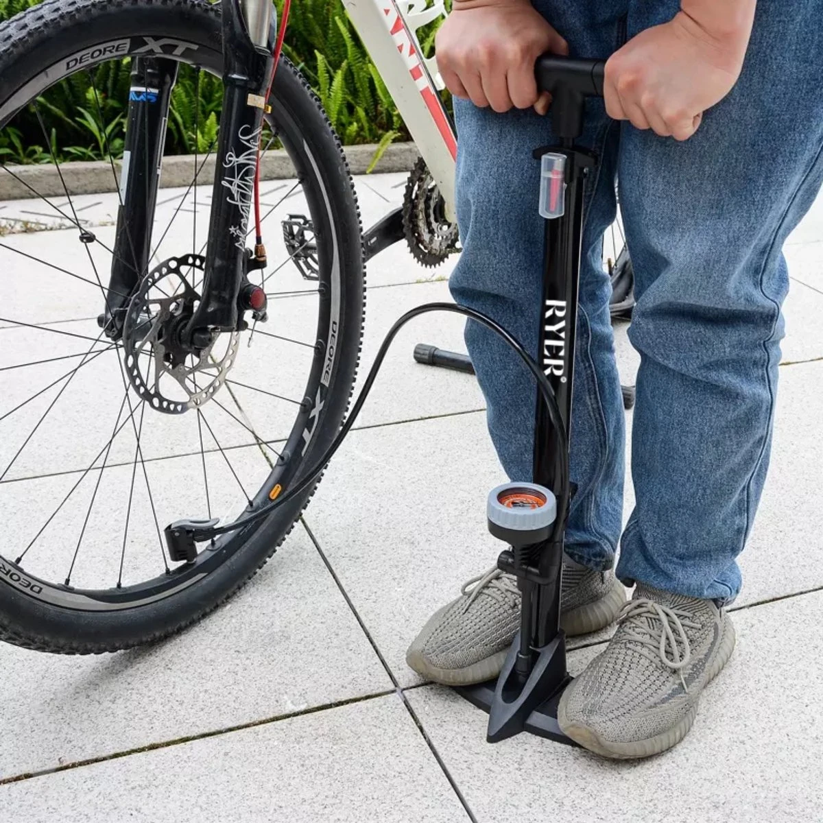 RYER Fietspomp Pro - Drukmeter - Inclusief Banden Reparatieset 13 RYER Fietspomp Pro - Drukmeter - Inclusief Banden Reparatieset - Afbeelding 11