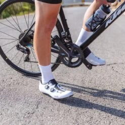 GripGrab - Lightweight SL Performance Zomer Fietssokken Wielersport Sokken - Wit - Unisex - Maat M -Fietsuitrusting Winkel 1200x1200 356