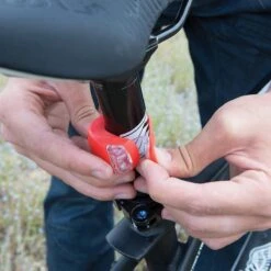 WVspecials Fietsverlichting Voor En Achter - Fietslamp - Siliconen - Rood En Wit - Siliconen LED Fiets Lampjes - Verlichting Set - Achterlicht - Voorlicht - Koplamp - Rood - Wit -Fietsuitrusting Winkel 1200x1200 710