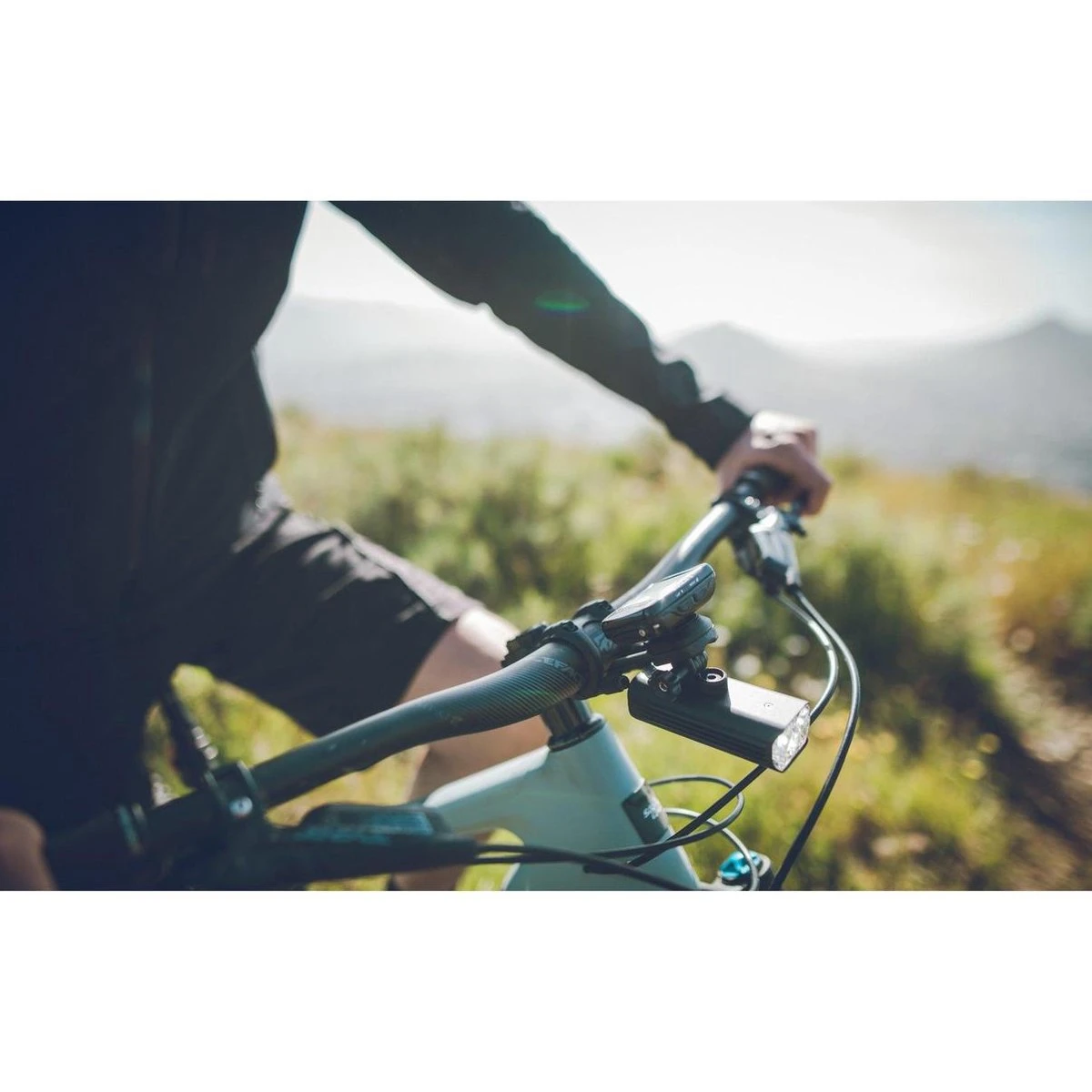 Lezyne Macro Drive 1300XXL Led Fiets Koplamp - Mat Zwart 4 Lezyne Macro Drive 1300XXL Led Fiets Koplamp - Mat Zwart - Afbeelding 2