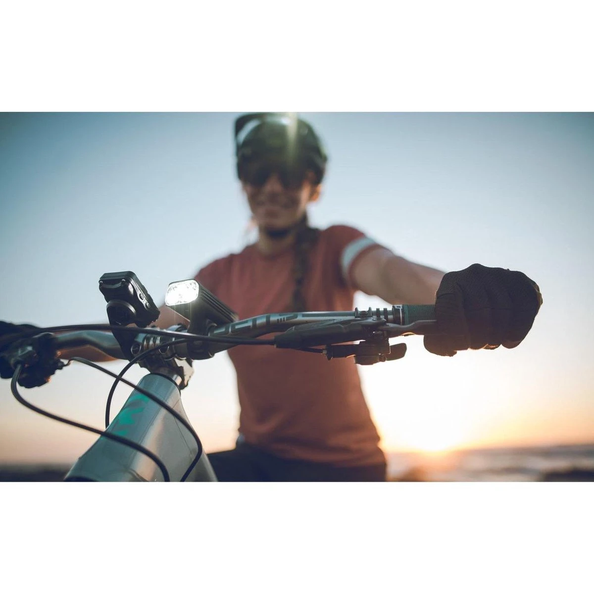 Lezyne Macro Drive 1300XXL Led Fiets Koplamp - Mat Zwart 5 Lezyne Macro Drive 1300XXL Led Fiets Koplamp - Mat Zwart - Afbeelding 3