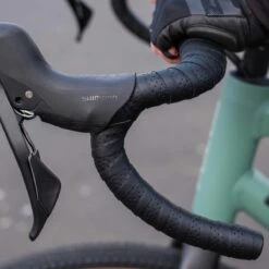 BBB Cycling SpeedRibbon Stuurtape - MicroFiber - Stuurlint Racefiets - Met Ventilatie - Zwart - 2 Rollen - BHT-12 -Fietsuitrusting Winkel 1200x1200 932