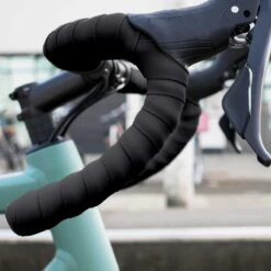 BBB Cycling RaceRibbon Stuurtape - Antislip - Stuurlint Racefiets - Stretch Materiaal - Zwart - 2 Rollen - BHT-01 -Fietsuitrusting Winkel 1200x1200 967