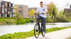 Amigo E-Vibe D1 - Elektrische Stadsfiets Voor Heren - Met 7 Versnellingen - Matgrijs -Fietsuitrusting Winkel 1200x654