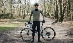 AGU Thermo Fietsshirt Lange Mouwen Essential Heren - Army Green - XL -Fietsuitrusting Winkel 1200x700 7