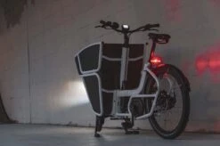 AXA Juno Battery - Fiets Achterlicht - LED Fietsverlichting Op Batterij - Auto Off Systeem - 50 Mm - Rood -Fietsuitrusting Winkel 1200x799 11