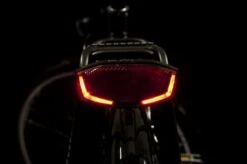 Spanninga Lineo Fiets Achterlicht - Batterij 27 Spanninga Lineo Fiets Achterlicht - Batterij -Fietsuitrusting Winkel 1200x799 13