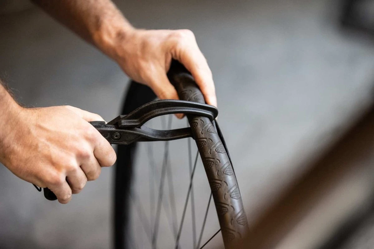 Makes Easy Fietsband Oplegger Tang | Bandenlichter 3 Makes Easy Fietsband Oplegger Tang | Bandenlichter