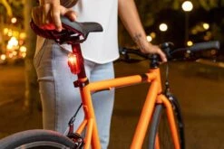 Sigma Sport AURA 30 Fietsverlichting Set - Led Koplamp 30 Lux - CURVE Achterlicht - Inclusief Batterijen 24 Sigma Sport AURA 30 Fietsverlichting Set - Led Koplamp 30 Lux - CURVE Achterlicht - Inclusief Batterijen -Fietsuitrusting Winkel 1200x800 302