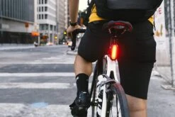 Kryptonite Avenue F-150 / R-75 Verlichtingset LED Accu - Zwart 16 Kryptonite Avenue F-150 / R-75 Verlichtingset LED Accu - Zwart -Fietsuitrusting Winkel 1200x800 314