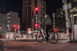 AXA Juno Battery - Fiets Achterlicht - LED Fietsverlichting Op Batterij - 80 Mm - Rood -Fietsuitrusting Winkel 1200x800 328