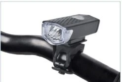 Voorlicht Fiets - Fietsverlichting - Led Voorlamp - Fietslicht - 350 Lumen - Usb - Oplaadbaar - Compact - Waterdicht - Koplamp Fiets 9 Voorlicht Fiets - Fietsverlichting - Led Voorlamp - Fietslicht - 350 Lumen - Usb - Oplaadbaar - Compact - Waterdicht - Koplamp Fiets -Fietsuitrusting Winkel 1200x811 2