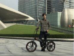 Samebike Elektrische Vouwfiet - Shimano 7 Speed Derailleur - 48V/ 10Ah Lithium Batterij - Aluminium -sportief/modern - 35km/u - Wit -Fietsuitrusting Winkel 1200x911 1