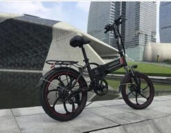 Samebike Elektrische Vouwfiet - Shimano 7 Speed Derailleur - 48V/ 10Ah Lithium Batterij - Aluminium -sportief/modern - 35km/u - Wit -Fietsuitrusting Winkel 1200x937