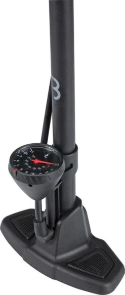 BBB Cycling AirWave Fietspomp Met Drukmeter - Fiets Pomp Racefiets En Mountainbike - Voetpomp Fiets 9 Bar - Zwart - BFP-20 -Fietsuitrusting Winkel 508x1200 1