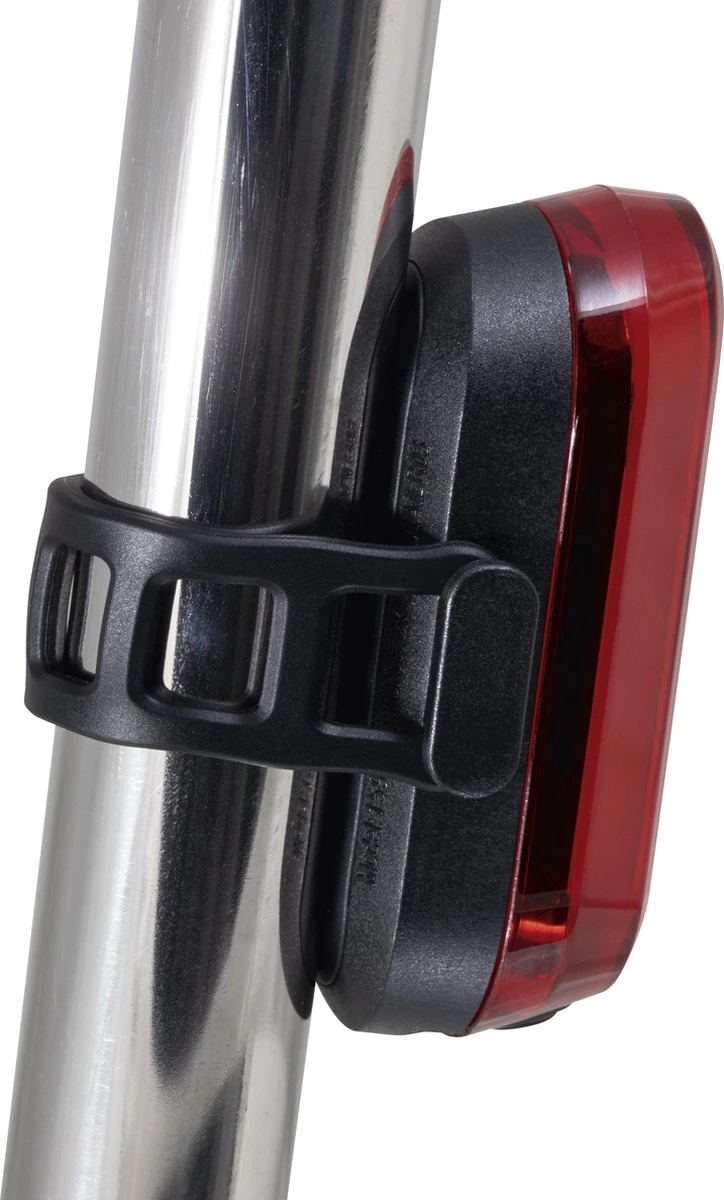 Sigma Sport AURA 30 Fietsverlichting Set - Led Koplamp 30 Lux - CURVE Achterlicht - Inclusief Batterijen 13 Sigma Sport AURA 30 Fietsverlichting Set - Led Koplamp 30 Lux - CURVE Achterlicht - Inclusief Batterijen - Afbeelding 11