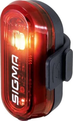 Sigma Sport AURA 30 Fietsverlichting Set - Led Koplamp 30 Lux - CURVE Achterlicht - Inclusief Batterijen 29 Sigma Sport AURA 30 Fietsverlichting Set - Led Koplamp 30 Lux - CURVE Achterlicht - Inclusief Batterijen -Fietsuitrusting Winkel 728x1200