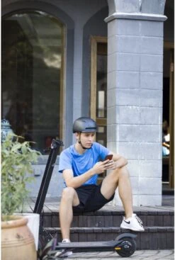 Livall C20 Black Large - (Smart) Fietshelm - SOS Funtie - Smart Verlichting - Remlicht -Fietsuitrusting Winkel 807x1200 1