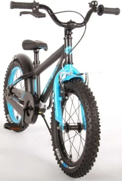 Volare Rocky Kinderfiets - 16 Inch - Zwart Blauw - 95% Afgemonteerd - Prime Collection -Fietsuitrusting Winkel 808x1200