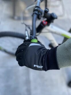 Luxe Winter Handschoen - Warm Door Dikke Stof En Thinsulate - Waterproof - Windvrij - Touchscreen Fietshandschoen - Reflecterend - Unisex R2 - Storm Winter Fietshandschoenen - Zwart - Maat XL / 9 18 Luxe Winter Handschoen - Warm Door Dikke Stof En Thinsulate - Waterproof - Windvrij - Touchscreen Fietshandschoen - Reflecterend - Unisex R2 - Storm Winter Fietshandschoenen - Zwart - Maat XL / 9 -Fietsuitrusting Winkel 899x1200 10